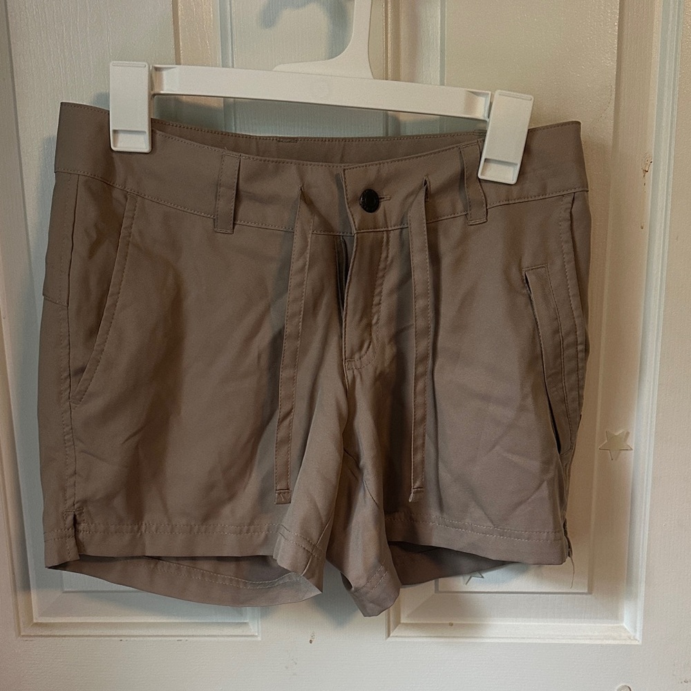 Magellan Outdoors Women's Tan Cargo Shorts